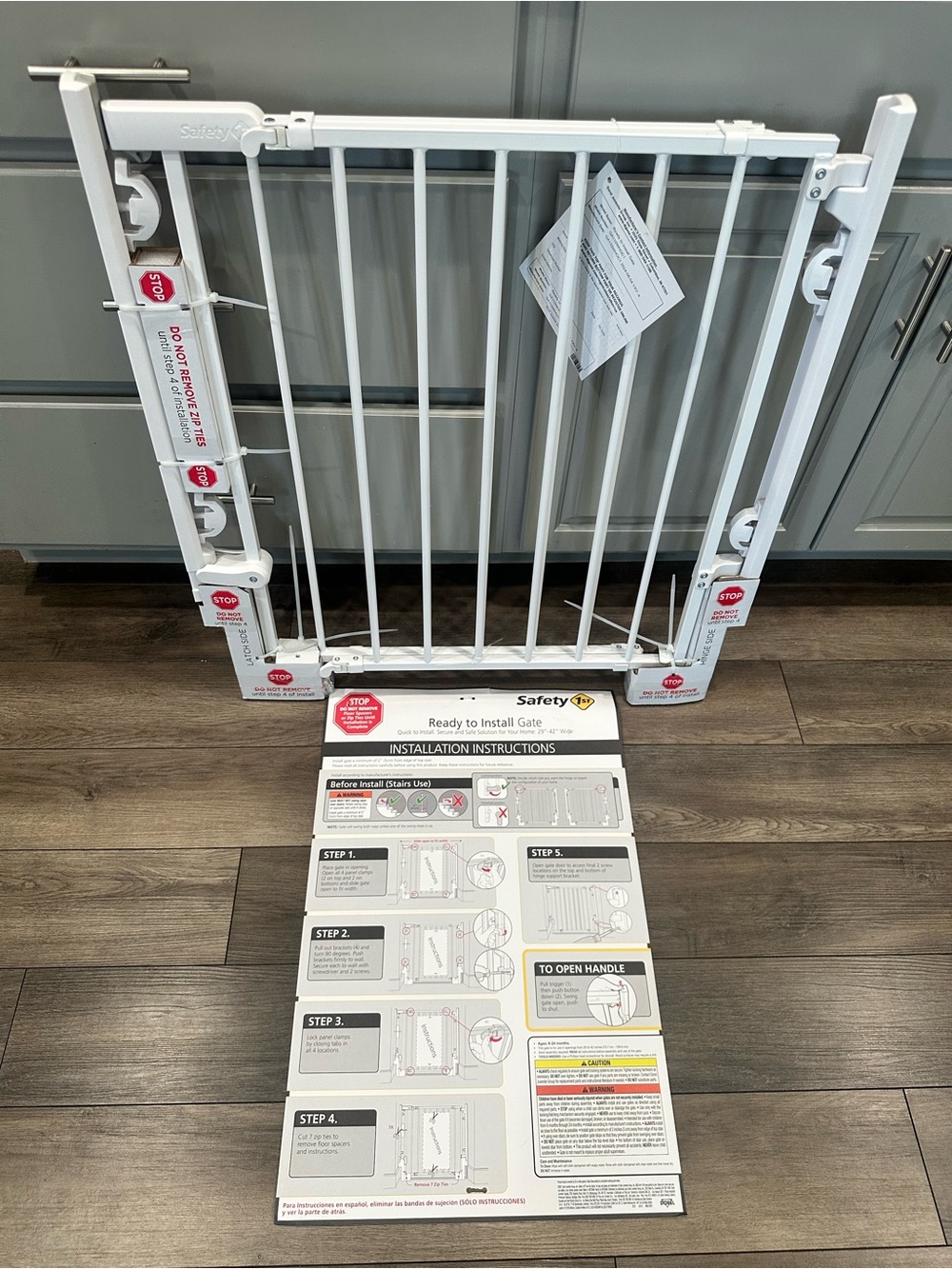 Safety 1st White Metal Pressure-Mount Baby Gate - White
